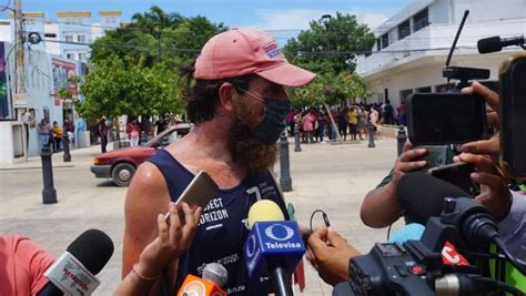 Jonas Deichmann el Forrest Gump se entrevistó con el secretario de