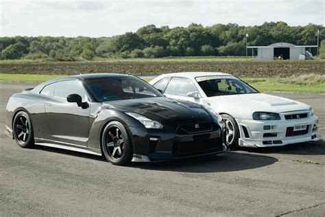 Godzilla Drag Race Tuned Nissan Skyline Gt R R34 Vs Nissan Gt R R35