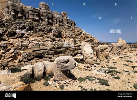 Monte Nemrut Nemrut Dagi Terraza Este Estatuas De La Cabeza De Los