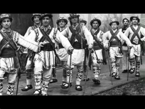 Călușul oltenesc / Ritual dance - YouTube