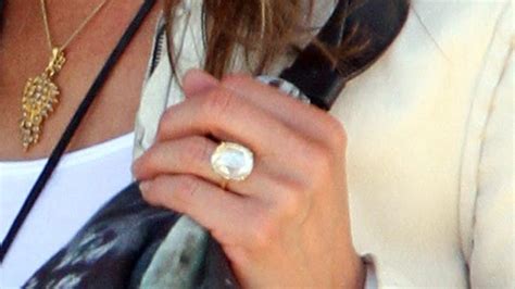 Jennifer Aniston shows off sparkling engagement ring