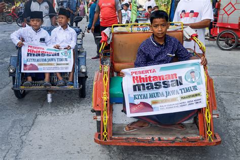 Kiai Muda Ganjar Gelar Khitanan Massal Di Kabupaten Ngawi