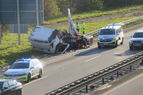 Lastbil Og Skiltevogn I Alvorlig Ulykke P Motorvej