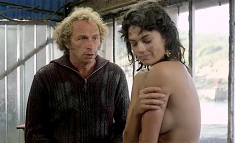 Beatrice Camurat Nude Topless And Wet Un Chien Dans Un Jeu De Quilles
