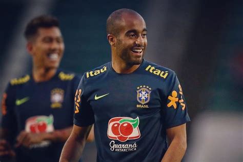 Lucas Moura revela bastidores sobre primeiro contato Luis Zubeldía