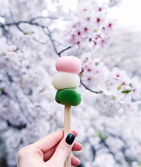 Visit Japan: You may be familiar with the hanami dango emoji, but do you know what it is? T… in ...