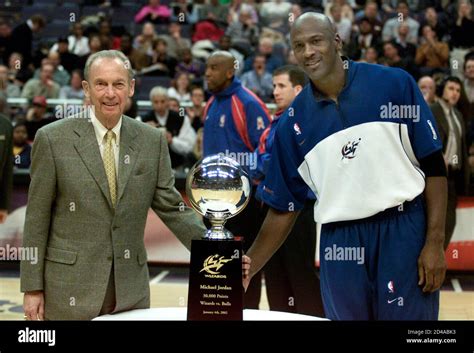 Michael Jordan Chicago Bulls Trophy Hi Res Stock Photography And Images