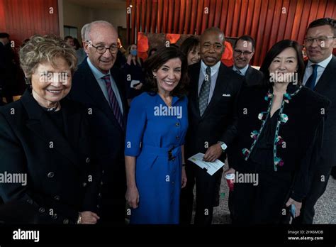 New York NY Le 9 Mars 2022 La Gouverneure Kathy Hochul Et Le Maire