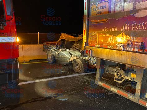 CAMIONETA SE ESTRELLA CONTRA TRAILER DETENIDO EN LA AUTOPISTA TEPIC