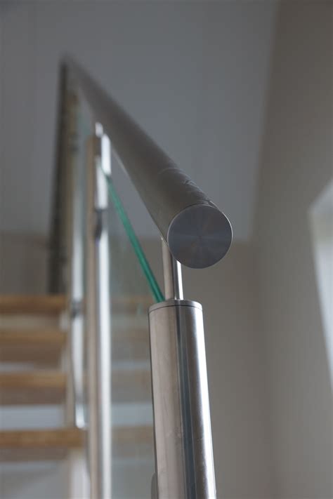 Rvs Trapleuning En Rvs Balustrade Met Glas Rond Maco Metaal