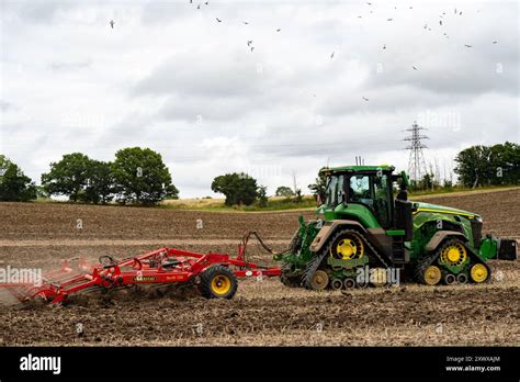 John Deere 8rx Cultivating Stubble Field Brandeston Suffolk Uk Stock