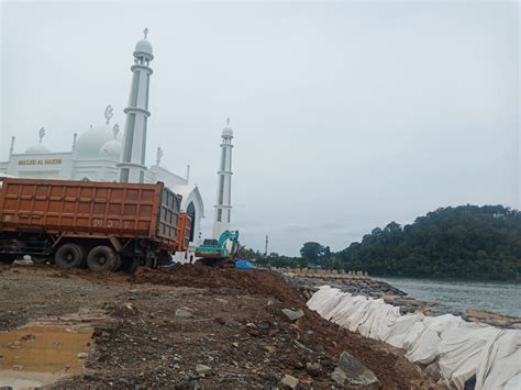 Pembangunan Batu Pemecah Ombak Di Pantai Padang Habiskan Rp19 Miliar