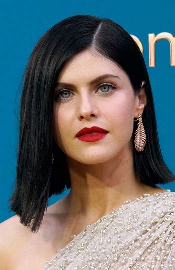 Alexandra Daddario Long Sleek Bob Th Annual Primetime Emmy