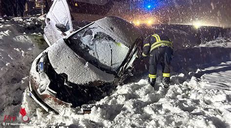 Nö Mehrere Einsätze aufgrund starker Schneefälle in Waidhofen a d