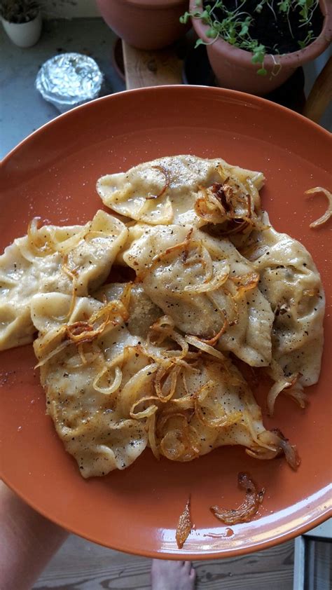 Piroggen mit Sauerkraut Pilz Füllung Piroggen Essen Sauerkraut