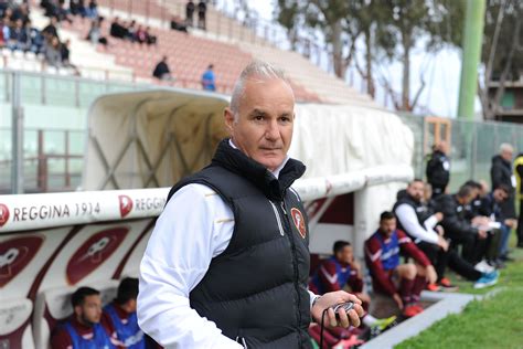 La Reggina Cambia Ancora Esonerato Drago In Panchina Torna Cevoli