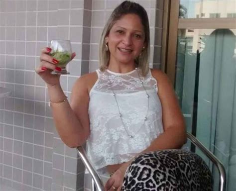 Esposa De Queiroz Se Apresenta Para Cumprir Pris O Domiciliar