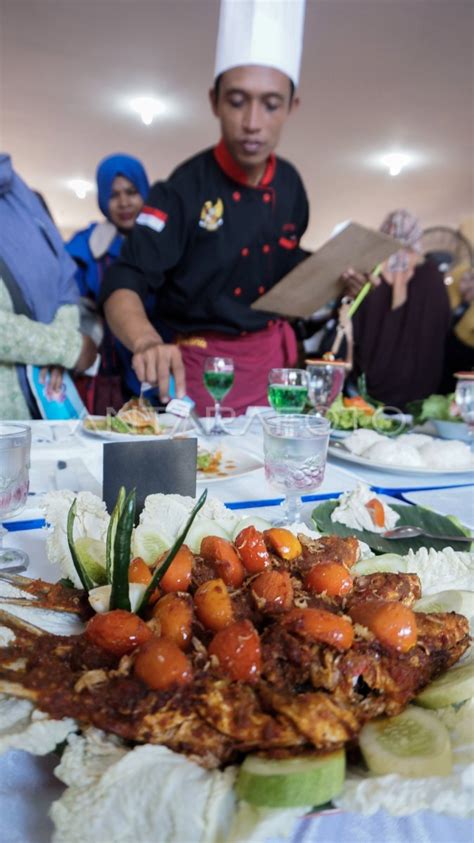 LOMBA CIPTA MENU BERBAHAN IKAN ANTARA Foto