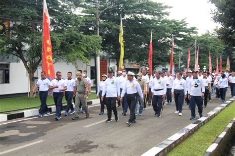 SAMBUT HUT KE 77 KORPS MARINIR DANBRIGIF 1 MARINIR IKUTI OLAHRAGA