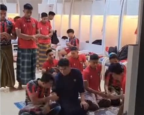 Viral Timnas U Sholat Berjamaah Jelang Pertandingan Netizen Salfok