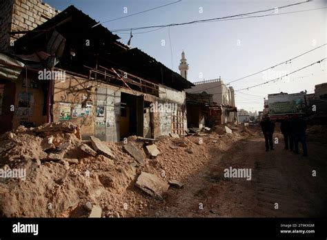 Una Visione Del Veicolo Danneggiato In Quanto Edifici Veicoli E Strade