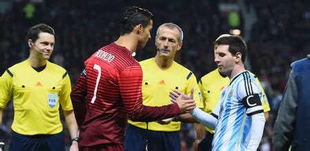 Cristiano Ronaldo Y Lionel Messi Se Enfrentan Mano A Mano En Un