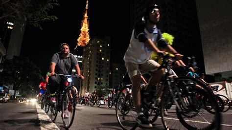 Ciclistas protestam pelo Brasil e pelo mundo Fotos UOL Notícias