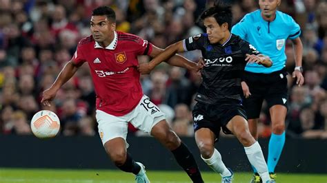 Manchester United video: Casemiro gets brutally nutmegged on full debut