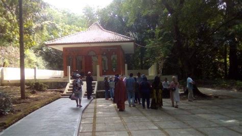 Makam Pangeran Muhammad Ramai Dikunjungi Warga Majalengka Saat Libur