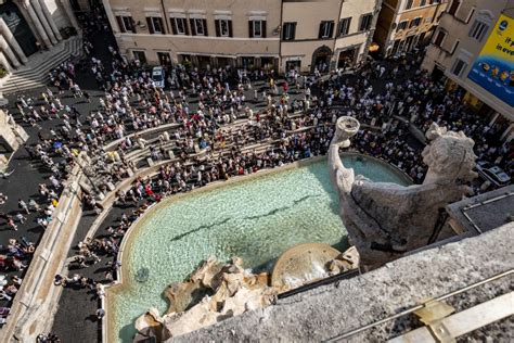 La Fontana Di Trevi A Pagamento Per Il Giubileo Il Manifesto