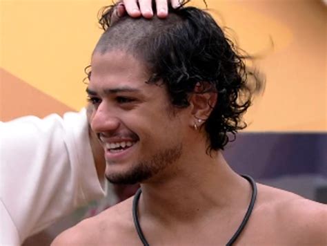 Após Tina deixar o BBB23 Gabriel Santana choca a web ao mudar o visual