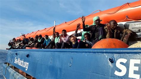 Migranti Sea Watch Un Barcone Con A Bordo Persone In Pericolo Al