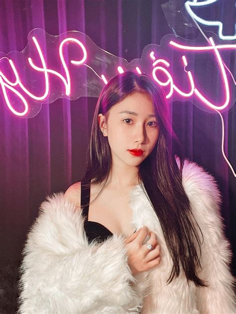 Loạt hot girl mới nổi khuấy đảo TikTok Giàu có xinh đẹp nhưng đầy thị phi