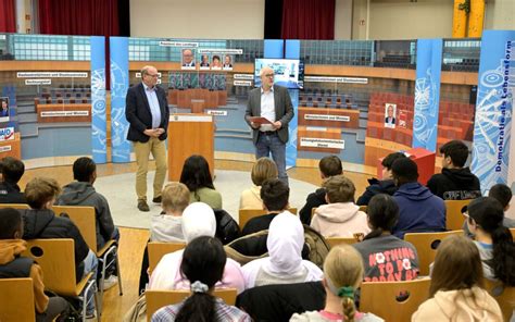 Wanderausstellung Landtag macht Schule am Schloß Gymnasium Benrath