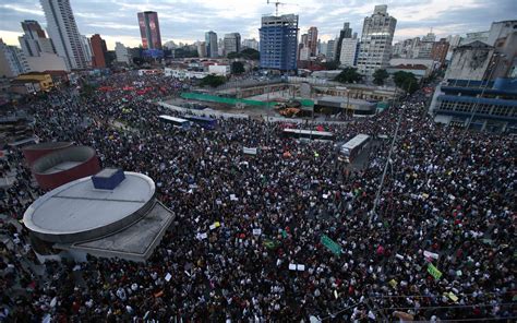 Veja Fotos De Protestos Realizados Pelo Pa S Nesta Segunda Feira