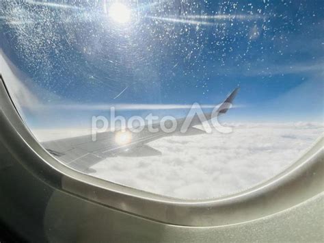 飛行機の窓から見た青空 No 27311989｜写真素材なら「写真ac」無料（フリー）ダウンロードok