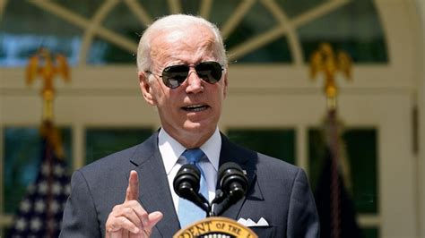 Biden Compares His Covid Recovery To Trump S Hospitalization In Rose