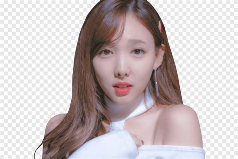 TWICE HEART SHAKER DETRÁS DEL ESCENARIO mujer con top blanco png PNGEgg