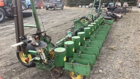 John Deere Model 71 Planter