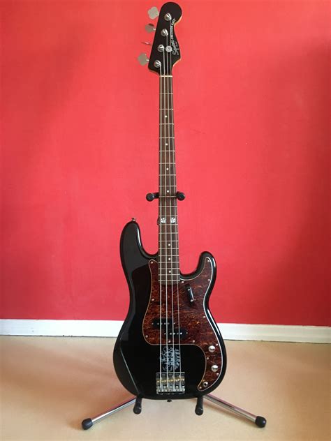 Eva Gardner Precision Bass Squier Eva Gardner Precision Bass Audiofanzine