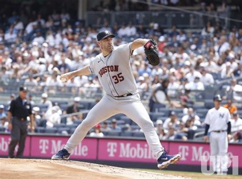 Photo Houston Astros Vs New York Yankees At Yankee Stadium