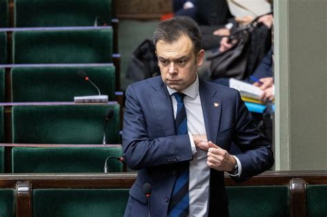 Andrzej Domański miał gest Milionowe nagrody w resorcie finansów