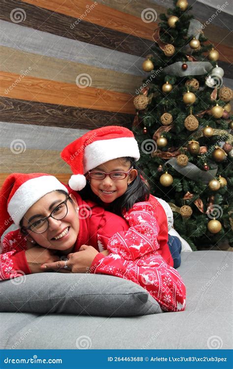 Single Divorced Mom And Daughter Latina Brunettes With Glasses Dressed