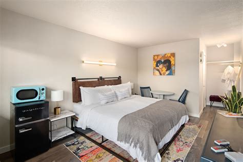 Hotel Mccoy Art Coffee Beer Wine Pullman Washington Us