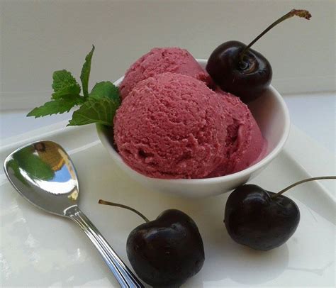 Entre Dulce Y Salado Con Lola Helado De Cerezas A La Crema De Queso Fresco