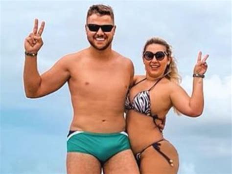 Após sucesso da foto de sunga de Zé Neto esposa do cantor declara