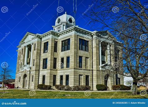 Daviess County Courthouse Gallatin Missouri Stock Image Image Of Entryway Courthouse 245838285