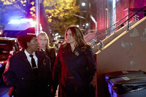 Law And Order Svu Season 23 Episode 22 Photos A Final Call At Forlinis