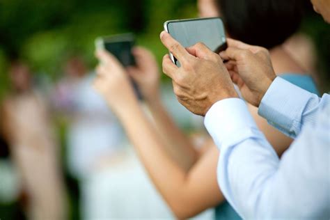 Screens Down Hearts Up How To Plan The Perfect Unplugged Wedding