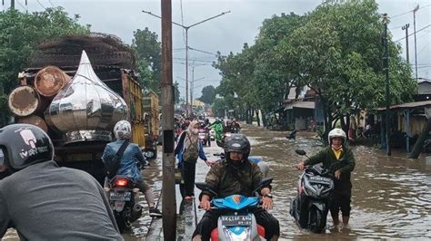 Sungai Deli Meluap Kawasan Jalan Yos Sudarso Terendam Banjir Sejumlah